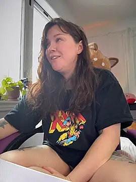 JennKenobi online show from February 25, 3:43 pm