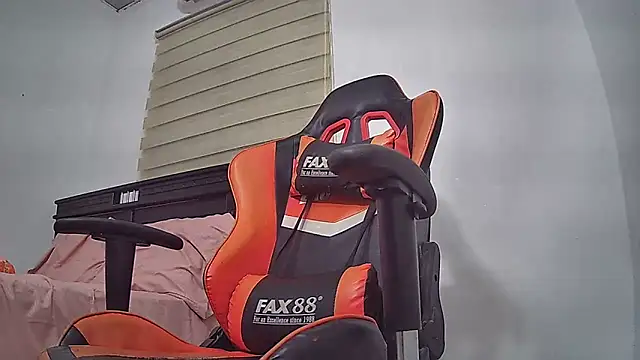 EvaTiffany online show from November 28, 4:04 am