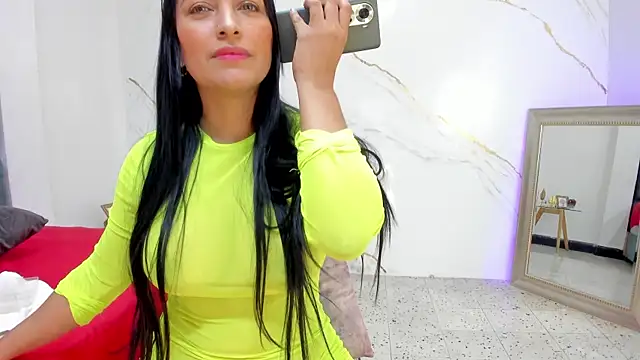 IsiisLovei online show from December 4, 3:03 pm