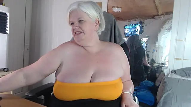 sexychazza16 online show from September 26, 7:11 pm