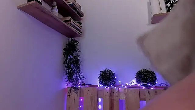 llanna  online show from September 27, 7:59 am