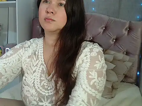 Starsweetcute online show from February 17, 4:12 am