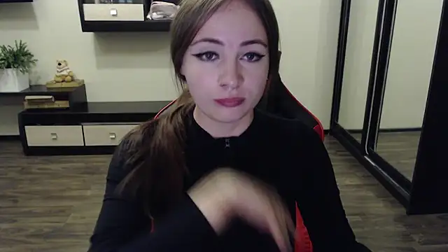 Laralianna online show from September 13, 4:15 pm