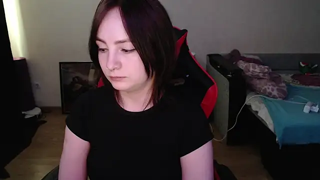 Laralianna online show from April 24, 1:36 pm