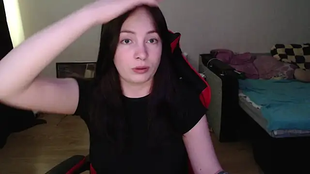 Laralianna online show from April 22, 1:52 pm