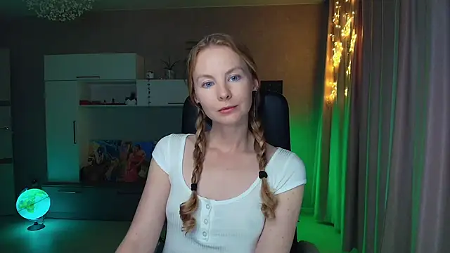 Cuddle Cat online show from November 24, 1:57 pm