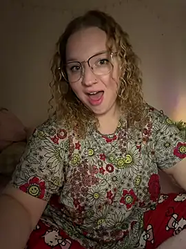 EmmieRae online show from March 1, 7:08 am