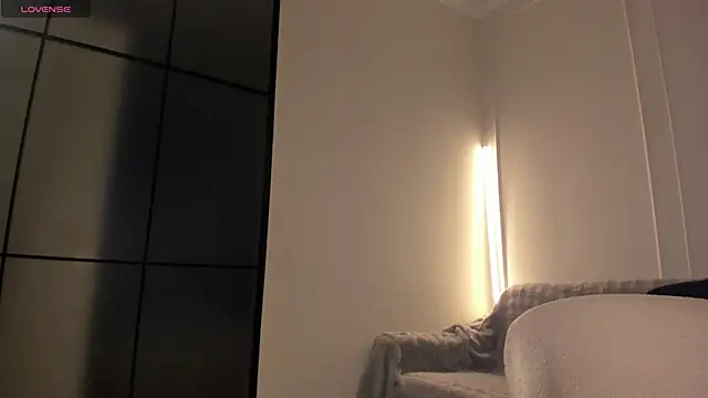 Lunaonekiss online show from April 25, 5:32 am