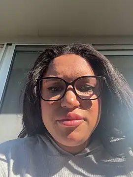 MeghanXO online show from November 6, 3:18 pm