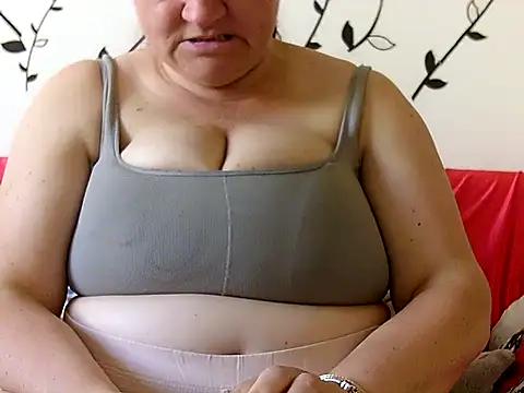 LaraXXX38 online show from May 11, 5:09 am