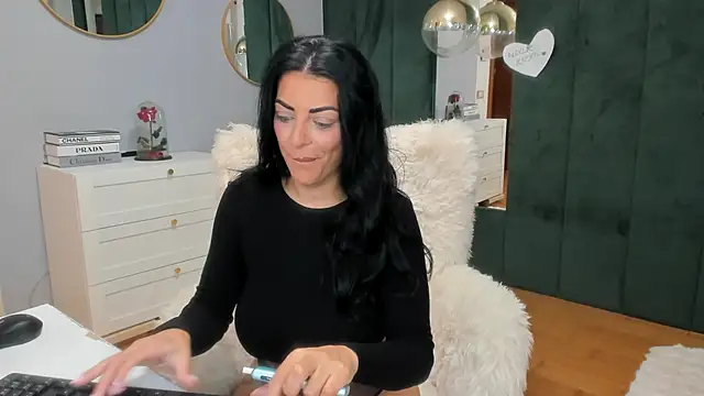 ElisaBaxter online show from November 3, 6:17 am