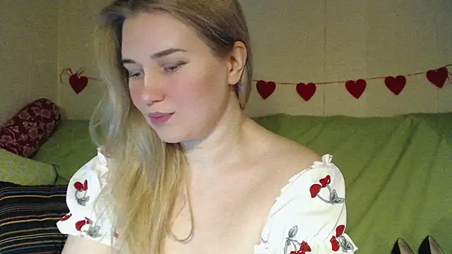 mmmPinUpGirl online show from February 15, 11:31 am