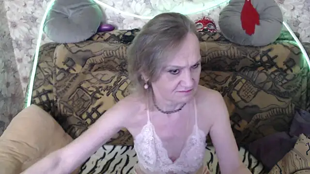 MissBekker online show from June 4, 12:05 am