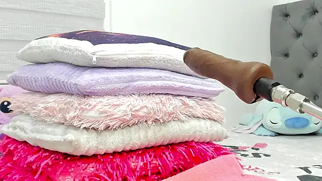 Elizabeth 18  online show from April 9, 3:42 am