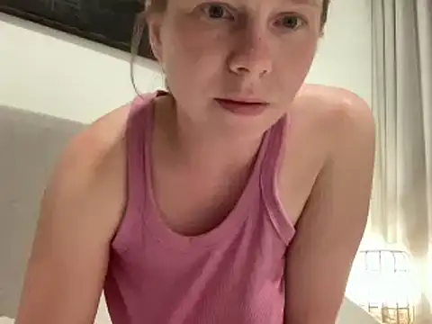 SweetLucy96 online show from May 15, 5:59 pm