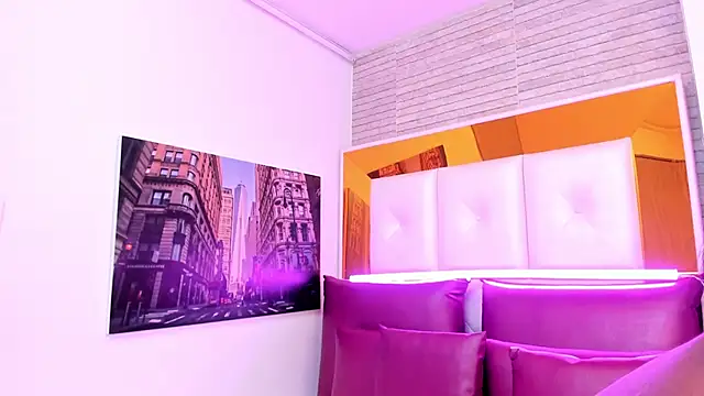 ShaniaBrownn online show from December 5, 8:21 pm