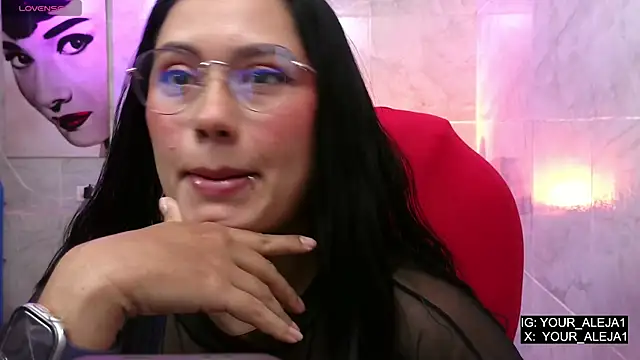 LauraRuiz1 online show from May 13, 4:29 am