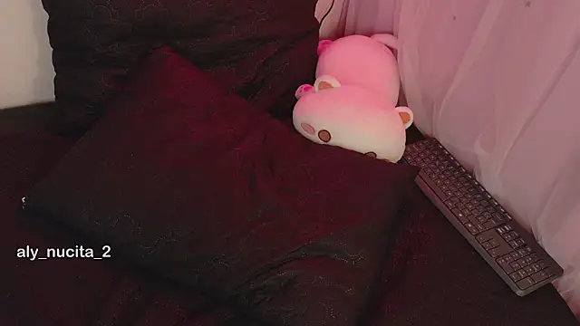 aly nucita  online show from November 8, 7:57 am