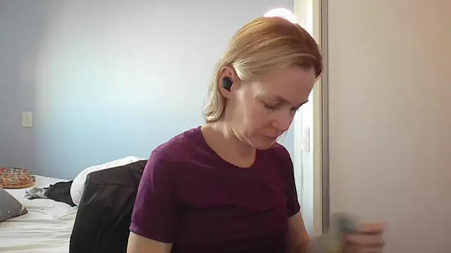 Annylove1 online show from April 6, 10:49 am