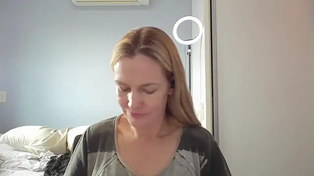 Annylove1 online show from February 19, 10:48 am