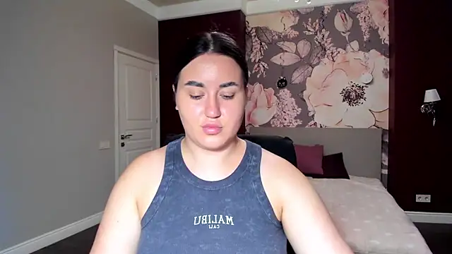 Roxie Bradley online show from September 10, 6:02 am