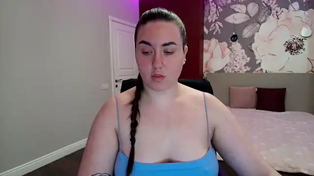 Roxie Bradley online show from April 11, 7:25 am