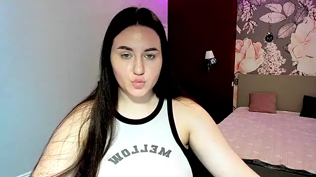 Roxie Bradley online show from February 21, 7:20 am