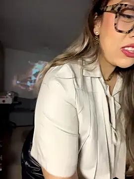 Im sophiie online show from February 22, 7:20 am