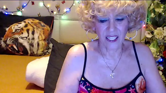 HappyWomanOn online show from February 11, 8:21 pm