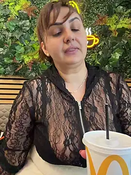 AnneKane online show from April 15, 8:26 am