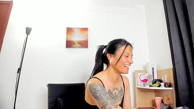 nia  white online show from February 10, 1:30 am