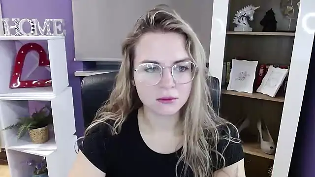 Zoey Erotic online show from October 27, 5:25 am