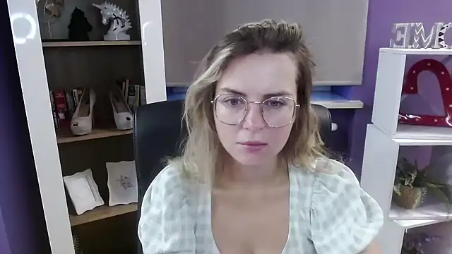 Zoey Erotic online show from September 9, 4:23 am