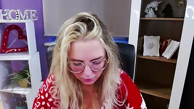 Zoey Erotic online show from February 4, 6:49 am