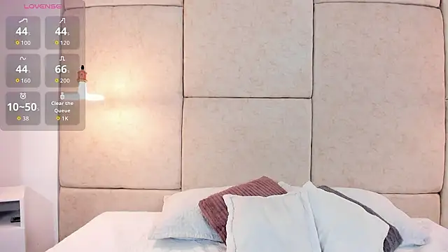 aisha vs online show from January 19, 12:34 pm