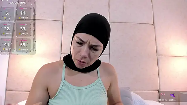 aisha vs online show from September 25, 12:59 pm