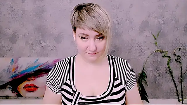 Djullia online show from February 9, 7:54 am