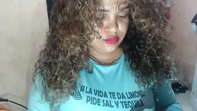 SEXY SENSUALSARA online show from May 3, 1:31 am