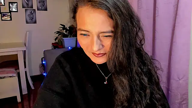 emma luxy online show from April 2, 5:05 am