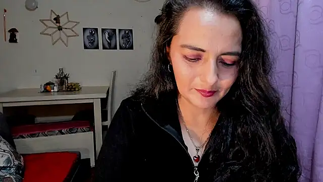 emma luxy online show from April 8, 5:09 am