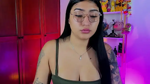 eymy-hadid online show from December 20, 6:01 pm