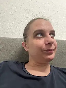 Chantalee online show from April 14, 2:06 pm