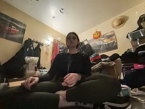 Snowbunnycake 131 online show from May 8, 5:27 pm