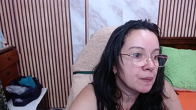 Sonialorens  online show from October 16, 1:52 am