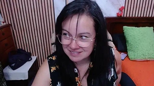 Sonialorens  online show from October 17, 9:51 pm