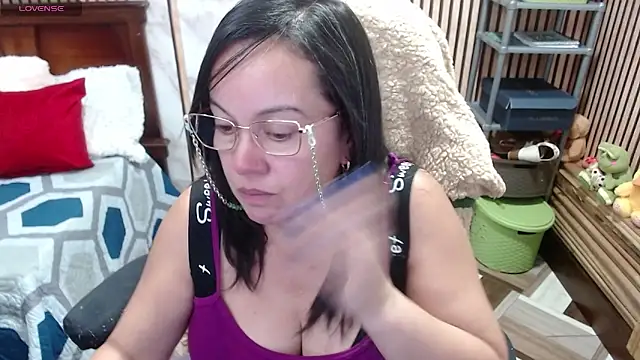 Sonialorens  online show from March 12, 9:06 pm