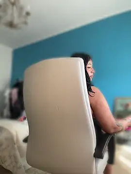 IamSashaLuv online show from April 27, 2:36 pm