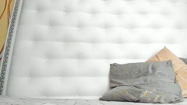 karissia online show from February 6, 7:23 am