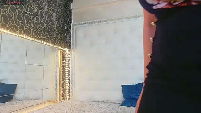 karissia online show from April 7, 4:47 am