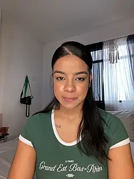 trianawhite online show from December 5, 4:19 pm